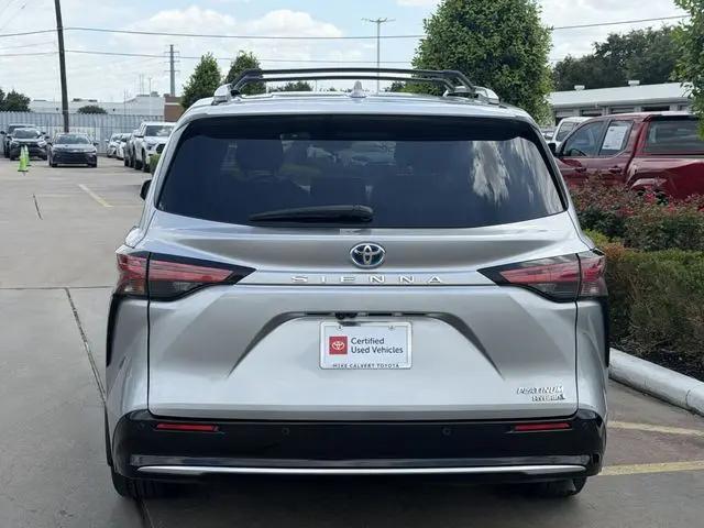 2024 Toyota Sienna Platinum