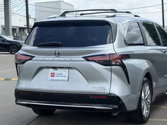 2024 Toyota Sienna Platinum