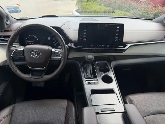 2024 Toyota Sienna Platinum