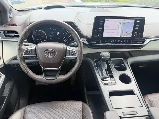 2024 Toyota Sienna Platinum