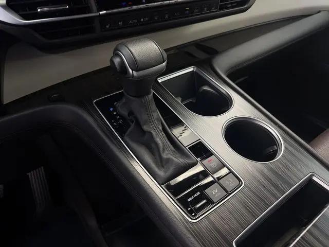 2024 Toyota Sienna Platinum