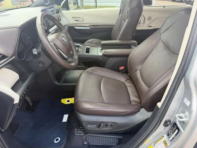 2024 Toyota Sienna Platinum