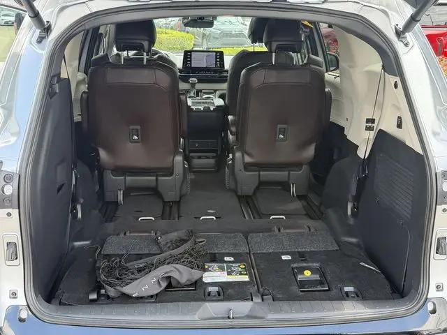 2024 Toyota Sienna Platinum