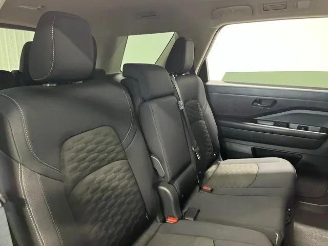 2024 Nissan Pathfinder SV FWD