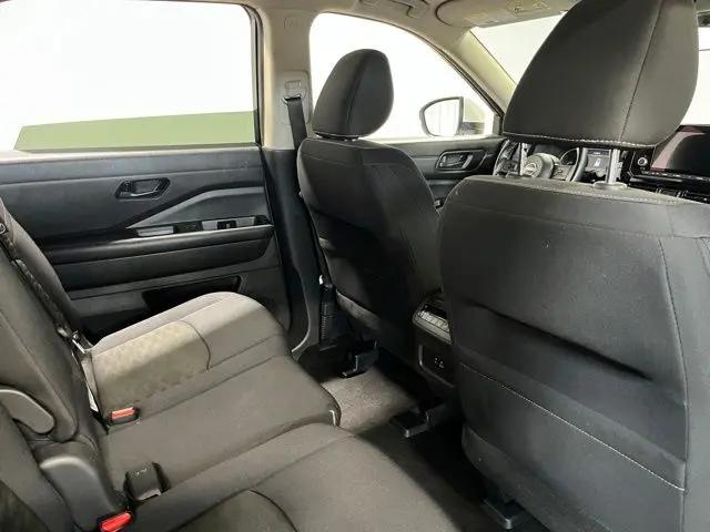 2024 Nissan Pathfinder SV FWD