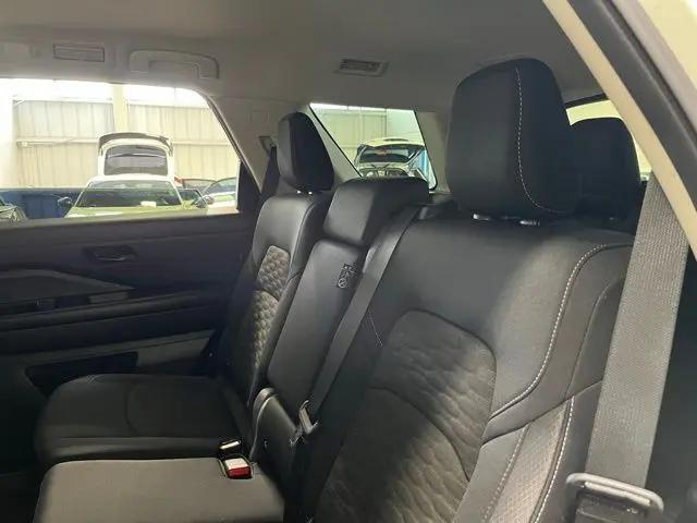 2024 Nissan Pathfinder SV FWD