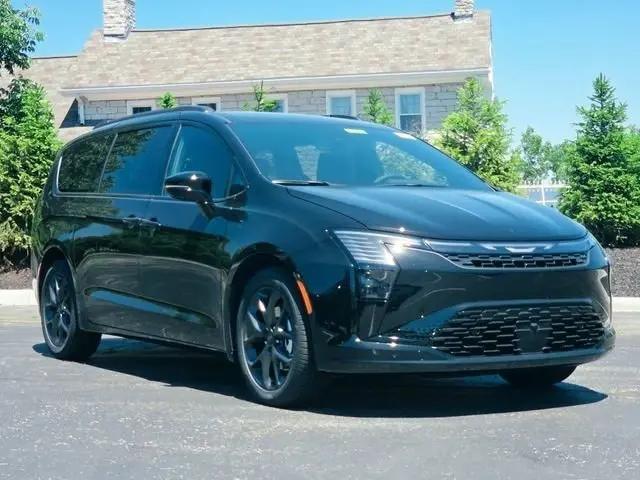 2027 Chrysler Pacifica Limited