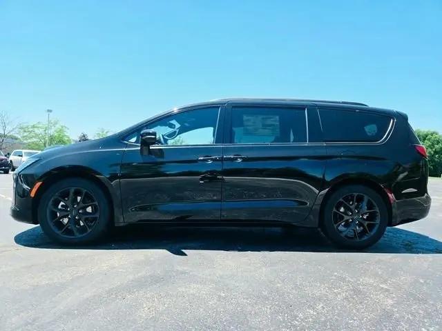 2027 Chrysler Pacifica Limited