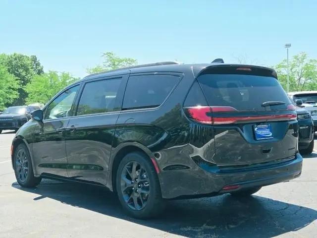 2027 Chrysler Pacifica Limited