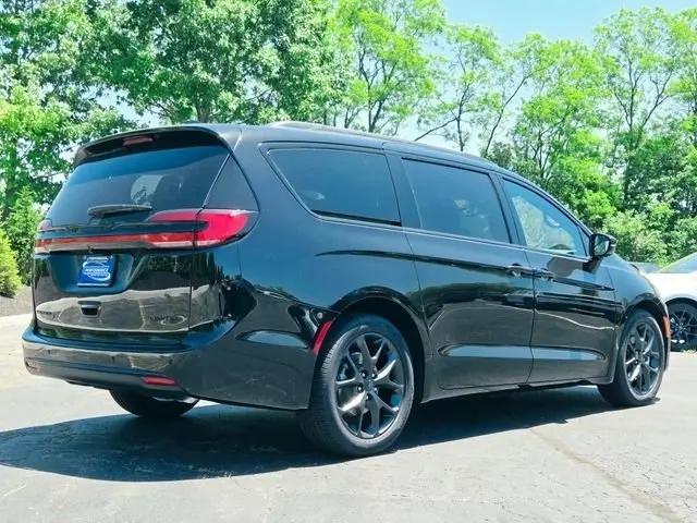 2027 Chrysler Pacifica Limited