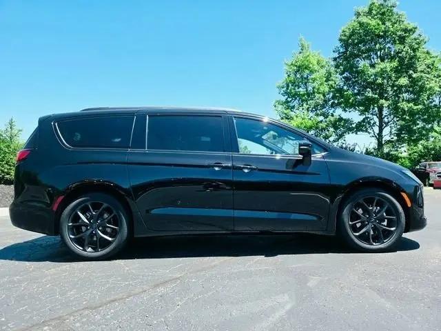 2027 Chrysler Pacifica Limited