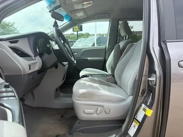 2015 Toyota Sienna LE 8 Passenger