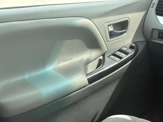 2015 Toyota Sienna LE 8 Passenger