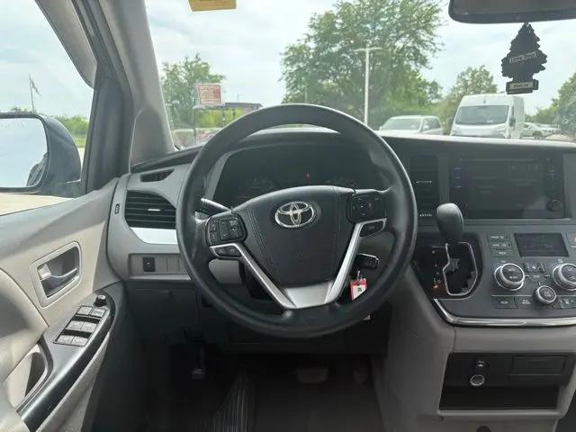 2015 Toyota Sienna LE 8 Passenger