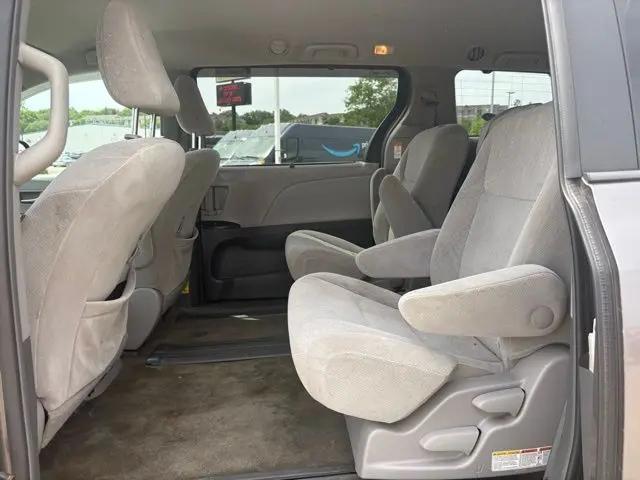 2015 Toyota Sienna LE 8 Passenger