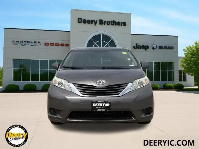 2015 Toyota Sienna LE 8 Passenger