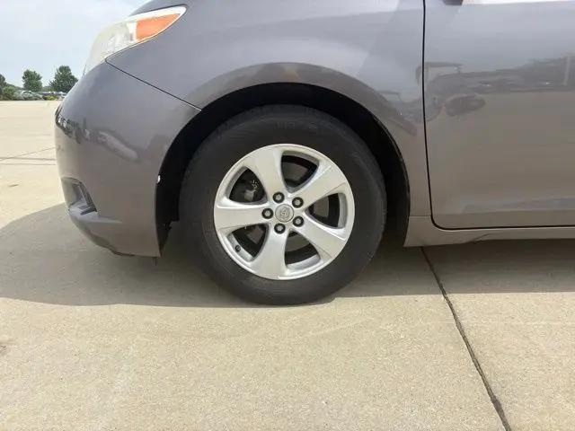 2015 Toyota Sienna LE 8 Passenger