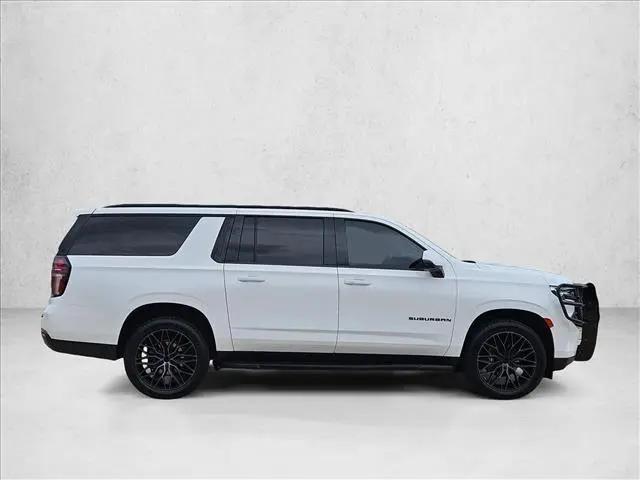 2022 Chevrolet Suburban 4WD RST