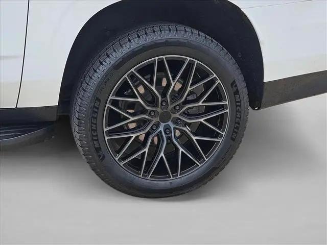 2022 Chevrolet Suburban 4WD RST