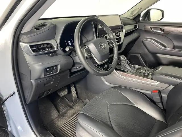 2023 Toyota Highlander Platinum