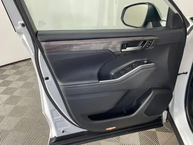 2023 Toyota Highlander Platinum