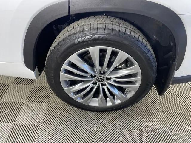 2023 Toyota Highlander Platinum
