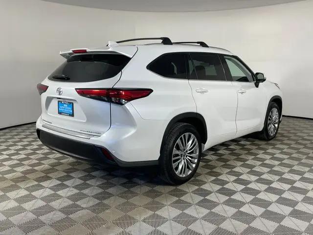 2023 Toyota Highlander Platinum