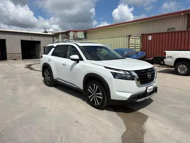 2025 Nissan Pathfinder Platinum 4WD for sale in Columbia, MO