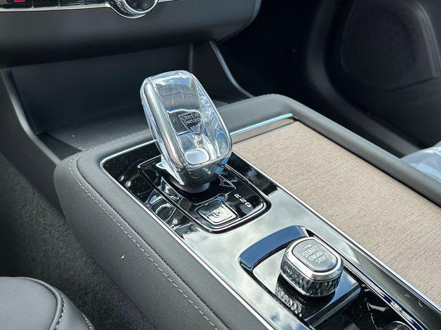 2026 Volvo XC90 Plus, B6 AWD Gas (mild hybrid), Gasoline, Bright, 6 Seats