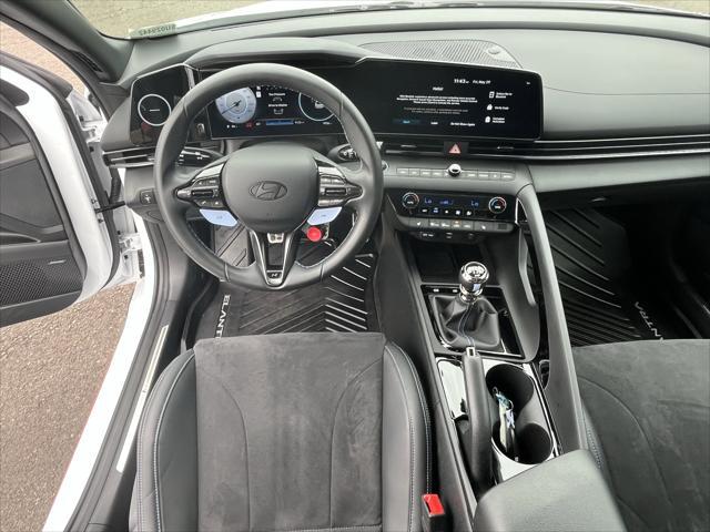 2025 Hyundai Elantra Manual