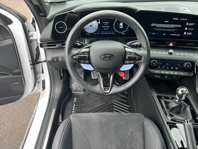 2025 Hyundai Elantra Manual