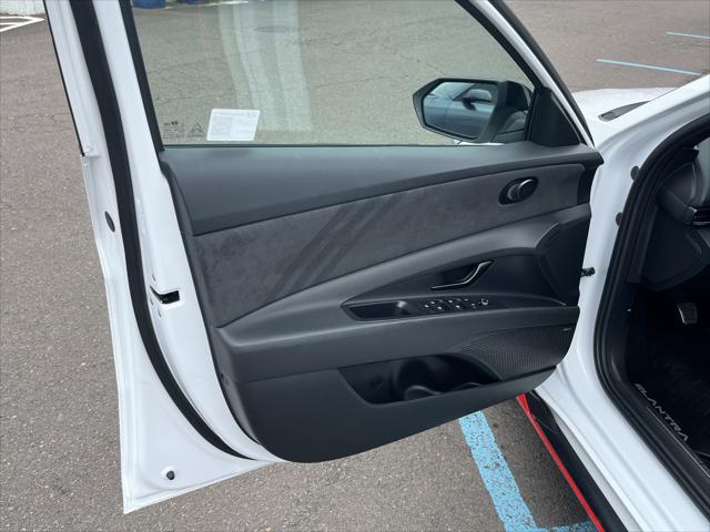 2025 Hyundai Elantra Manual