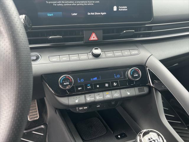 2025 Hyundai Elantra Manual