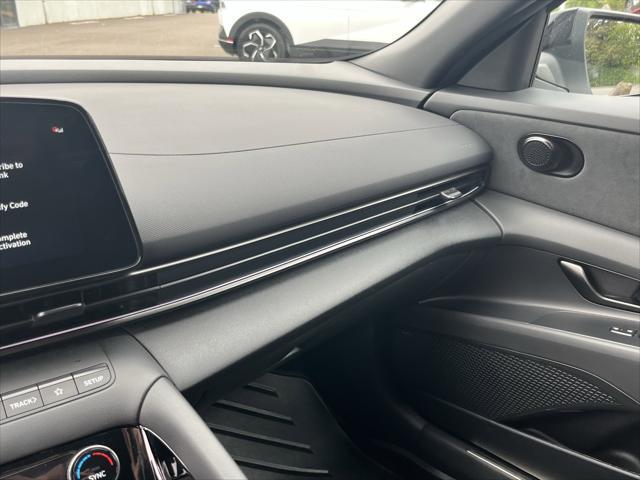2025 Hyundai Elantra Manual