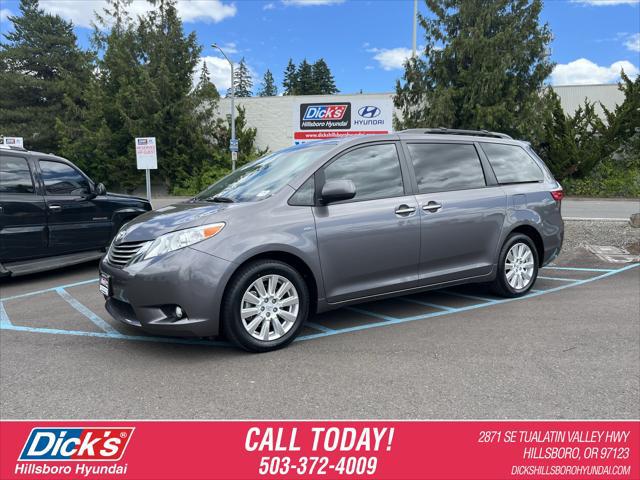2017 Toyota Sienna XLE 7 Passenger for sale in HILLSBORO, OR