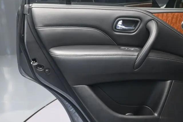 2018 INFINITI QX80 Standard