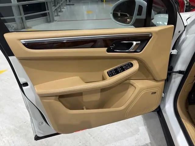 2017 Porsche Macan Macan