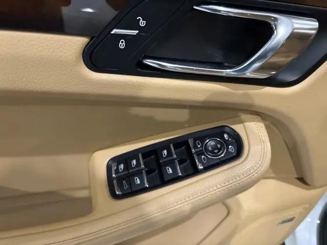 2017 Porsche Macan Macan