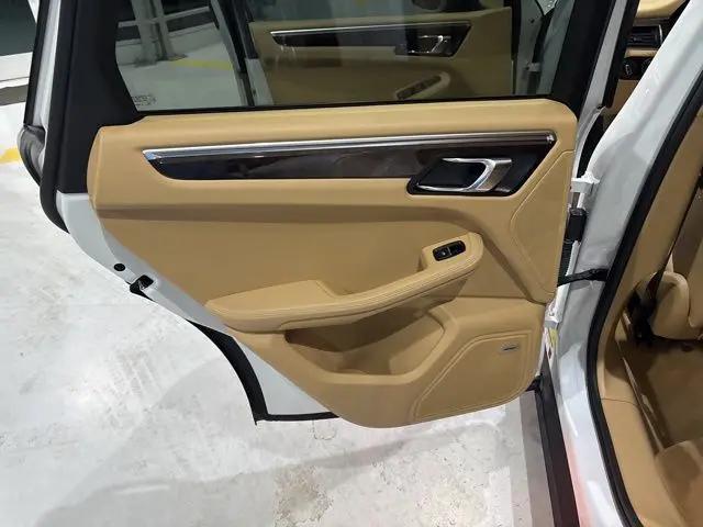 2017 Porsche Macan Macan