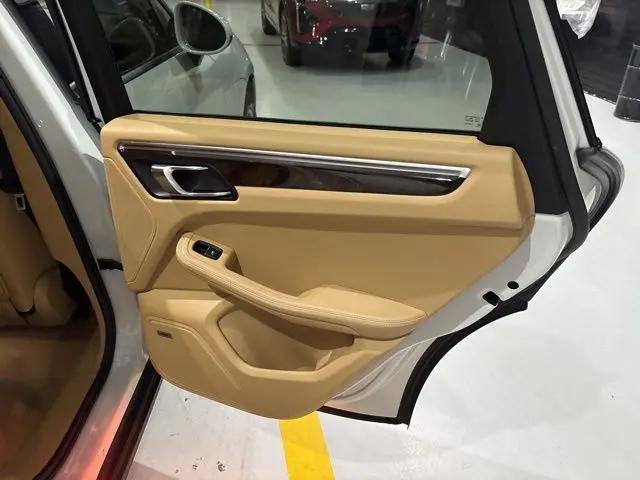 2017 Porsche Macan Macan