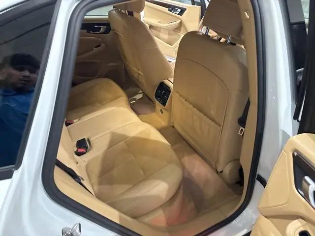 2017 Porsche Macan Macan