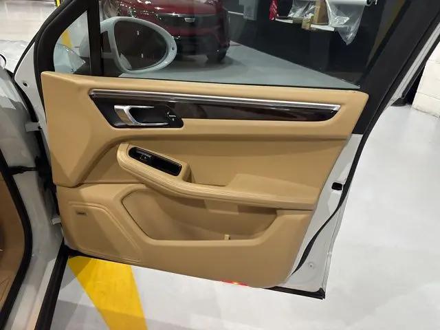 2017 Porsche Macan Macan