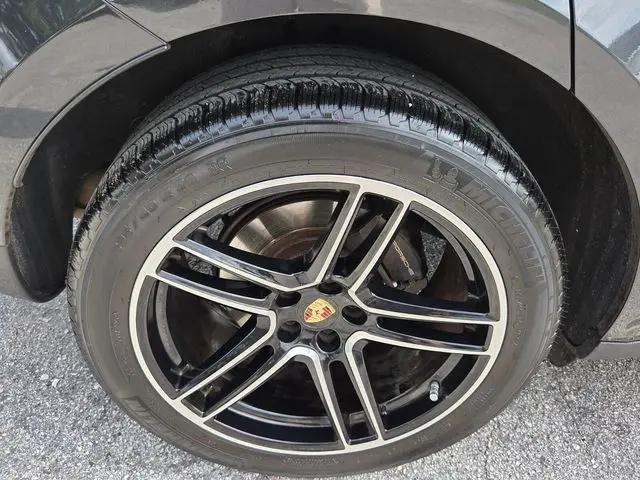 2021 Porsche Macan Macan