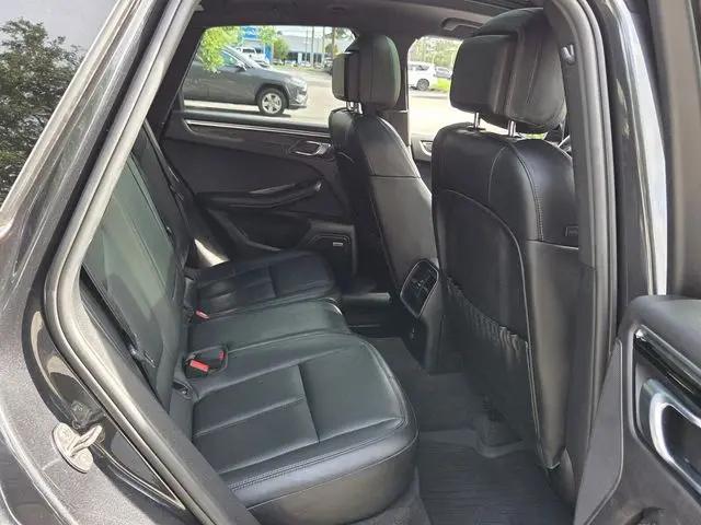 2021 Porsche Macan Macan