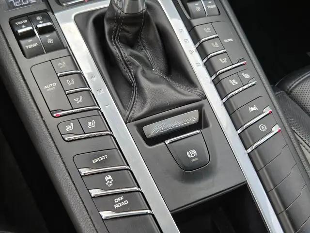 2021 Porsche Macan Macan