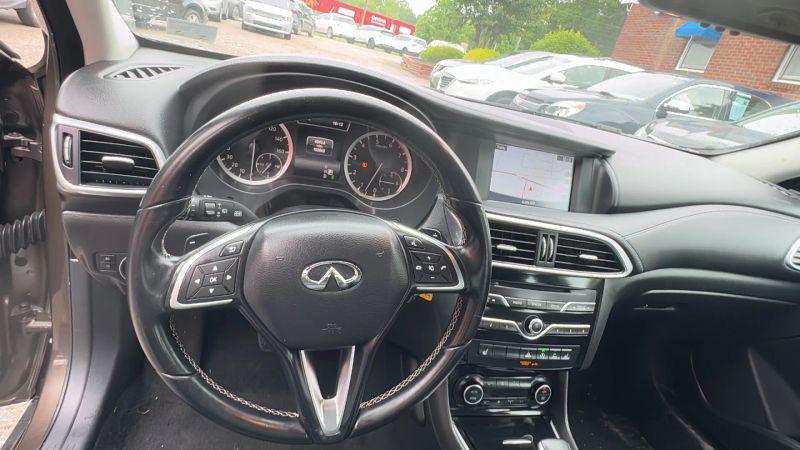 2017 INFINITI QX30 Premium