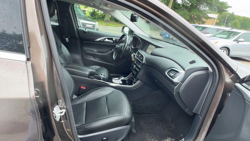 2017 INFINITI QX30 Premium