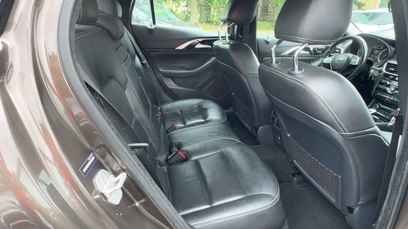2017 INFINITI QX30 Premium
