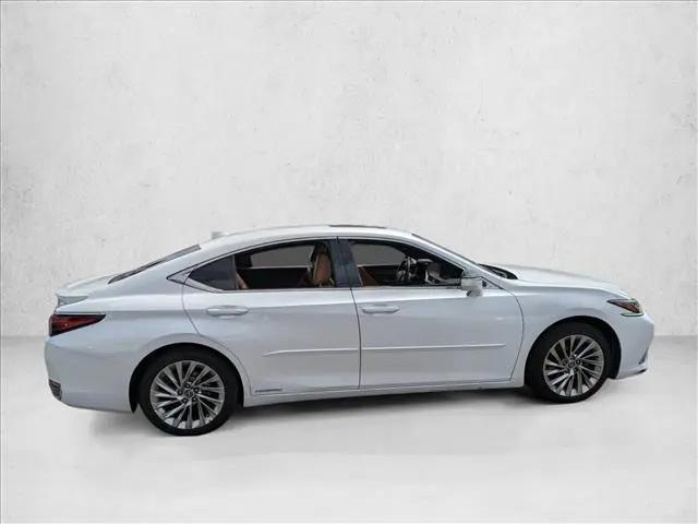 2020 Lexus ES 300h Luxury