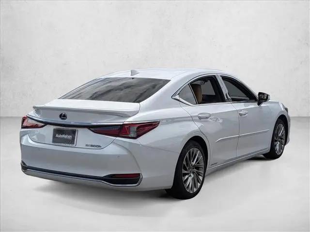 2020 Lexus ES 300h Luxury